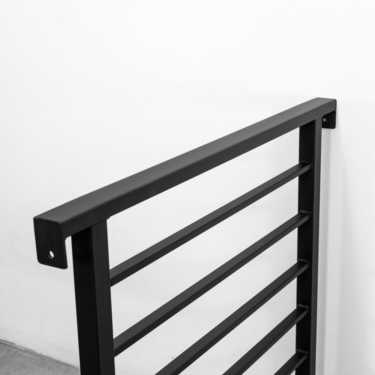 Metal Wall-to-Wall Railing (Horizontal Flat Bar)