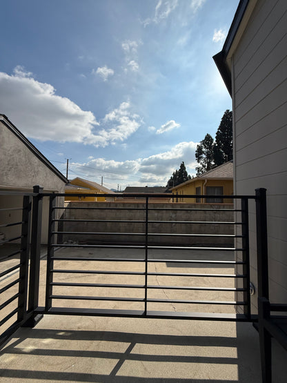 Prefabricated 6' Horizontal Aluminum Deck Railing (Preassembled)