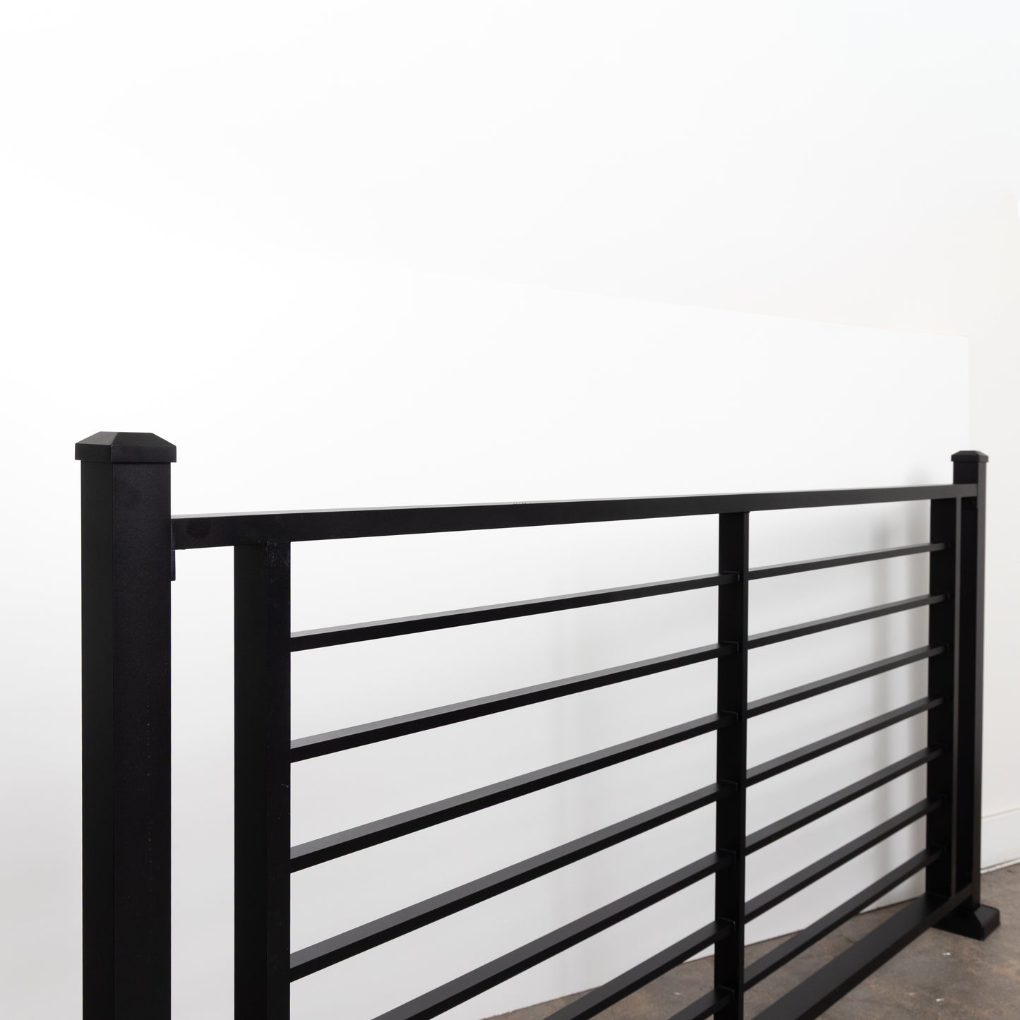 Prefabricated 8' Horizontal Aluminum Deck Railing (Preassembled)