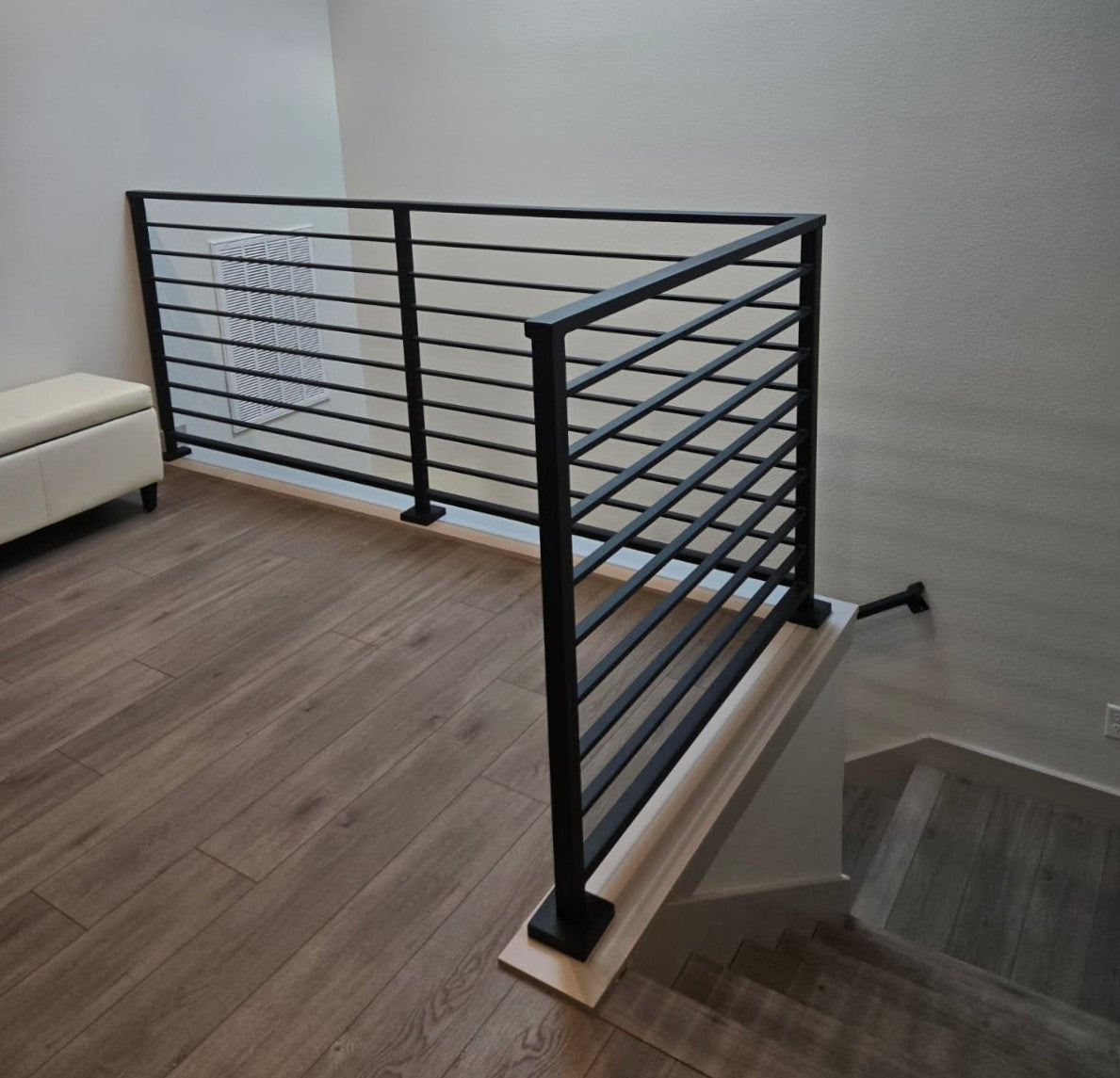 Prefabricated 8' Horizontal Aluminum Deck Railing (Preassembled)